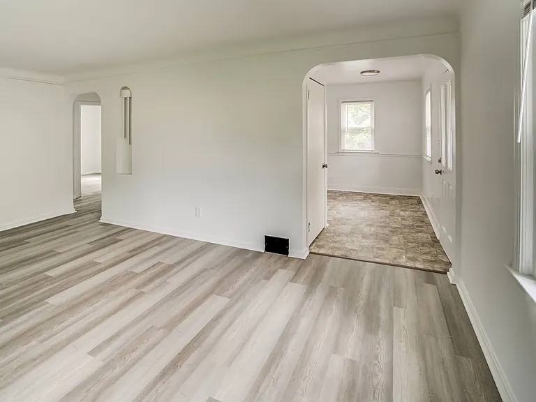 1343 Victory Dr — Photo 10
