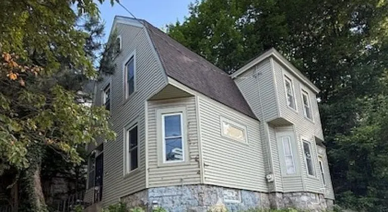 404 S Beech St — Photo 1