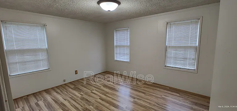355 W Selmar Ct — Photo 11