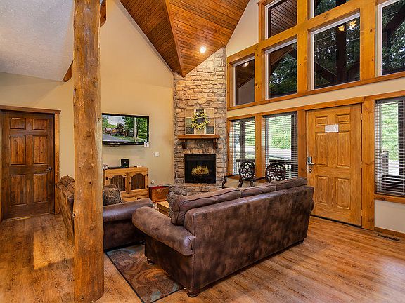 4th image of 229 Willow Oak Ln