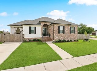 8429 Prince Dr, Chalmette, LA 70043