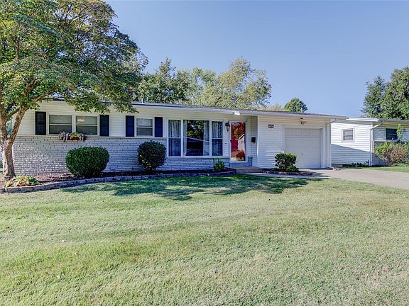 2nd image of 860 Carmelita Ln