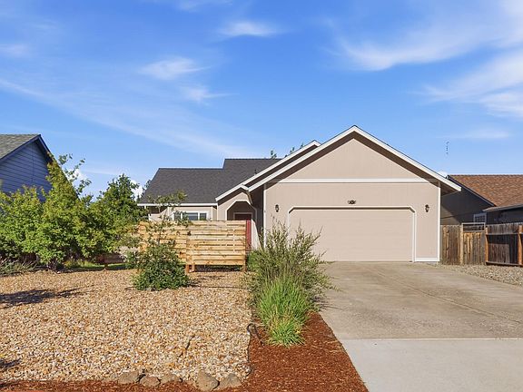 3rd image of 1810 SW 27th St