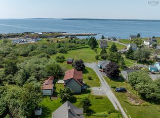 23 Ocean View Dr, Lunenburg, NS B0J2C0