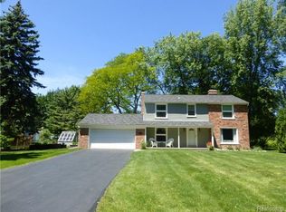 3543 Beach Rd, Troy, MI 48084