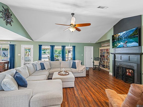 4th image of 9996 Petersburg Dr