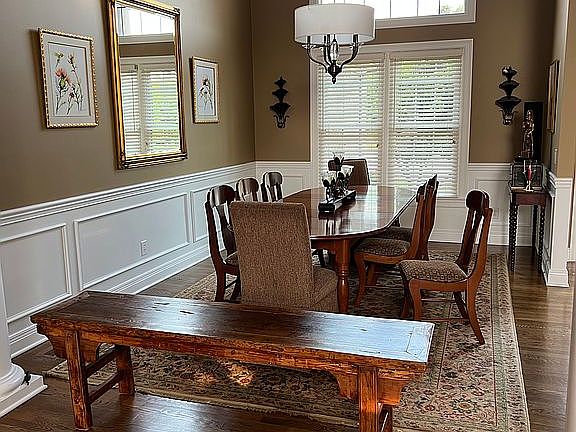 4th image of 204 Helmsley Ln