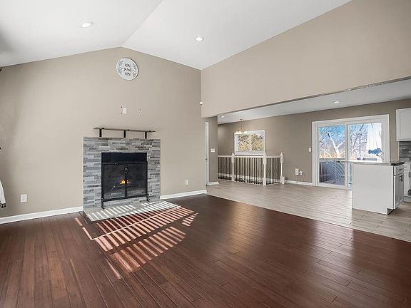 4th image of 9950 Sloan Ave