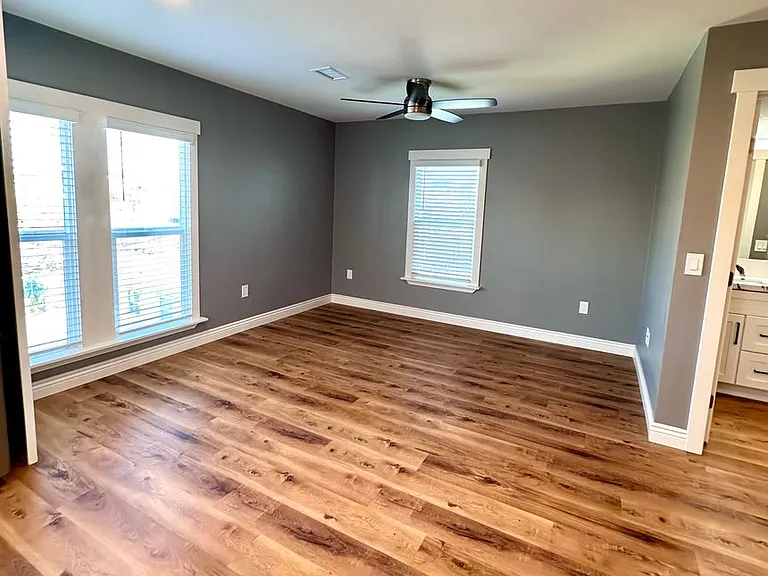 Third Avenue Duplex — Photo 4