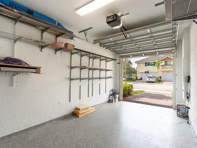 4652 Horseshoe Cir — Photo 33