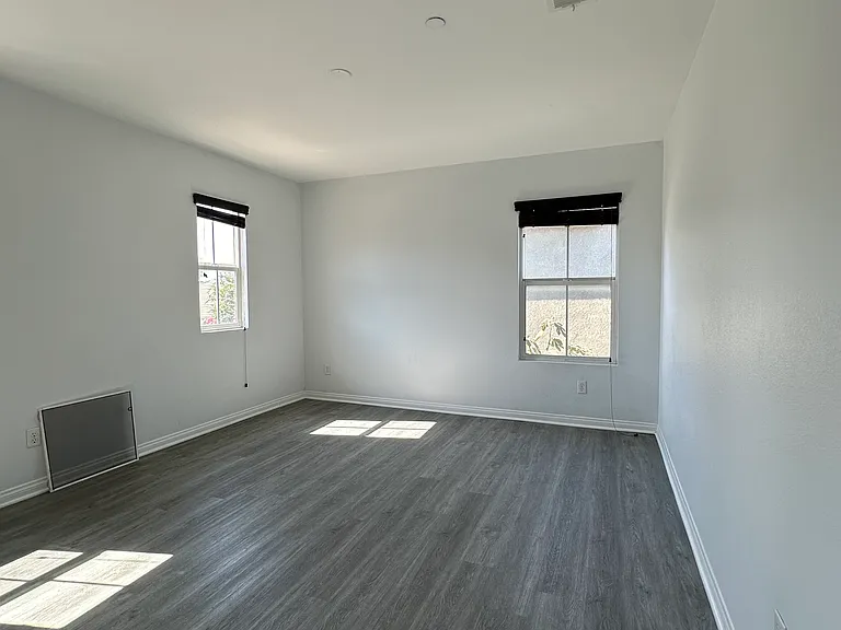 1681 Julia Way — Photo 16