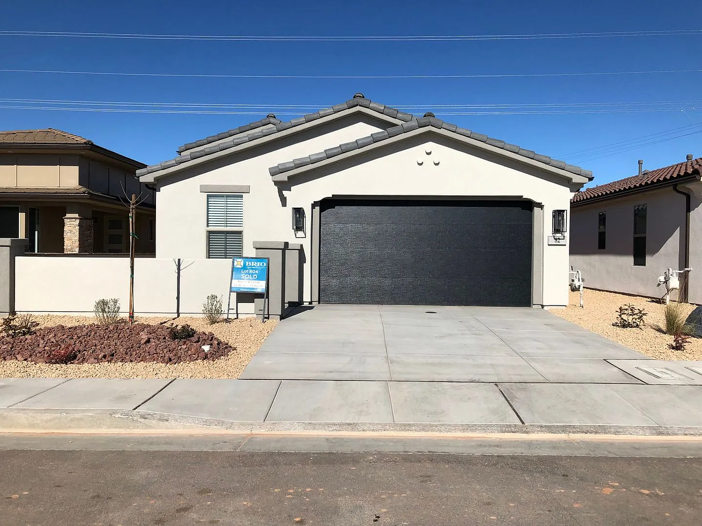 Available!! Beautiful Brio Home! Pet Friendly!! — Photo 1