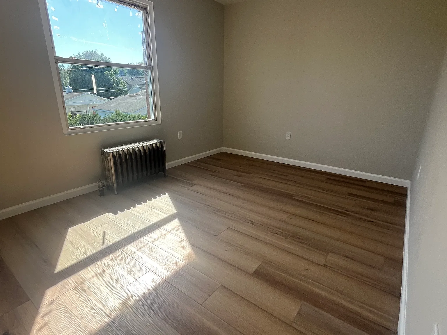 3 bed, 1180 sqft, $2,000 — Photo 2