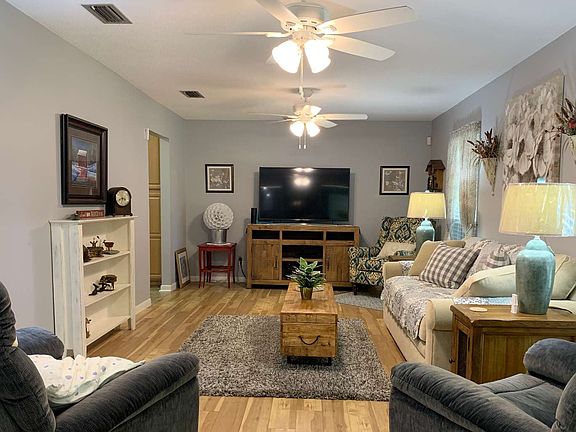 3rd image of 250 SW Harmony Ln