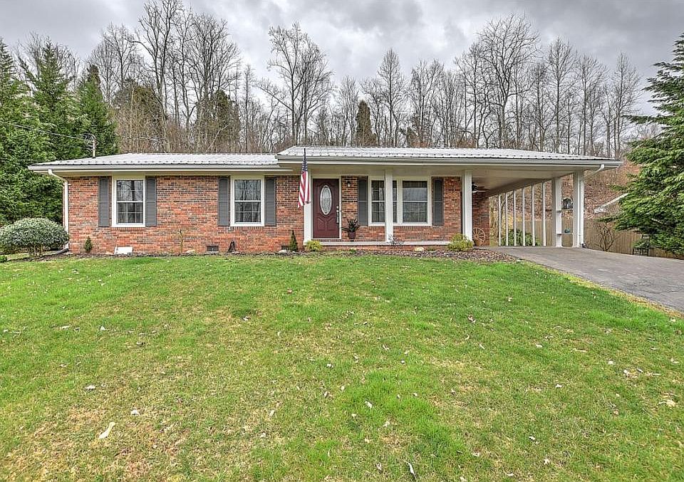 1st image of 4605 Woodcliff Dr