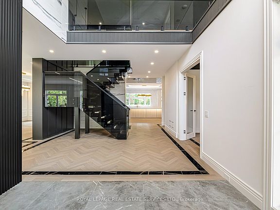 3rd image of 2014 Lakeshore Rd W