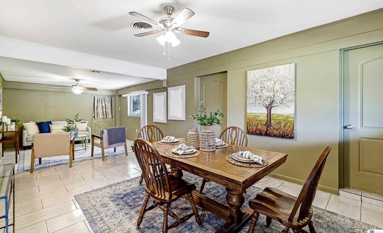 3 bed, 2.5 bath, 1928 sqft, $3,250 — Photo 3