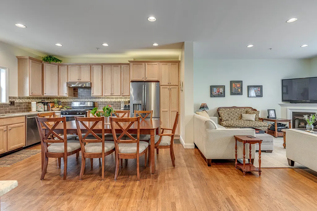 1 bed, 450 sqft, $2,100 — Photo 3