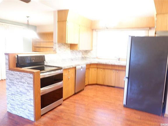 3rd image of 502 4th Ave E