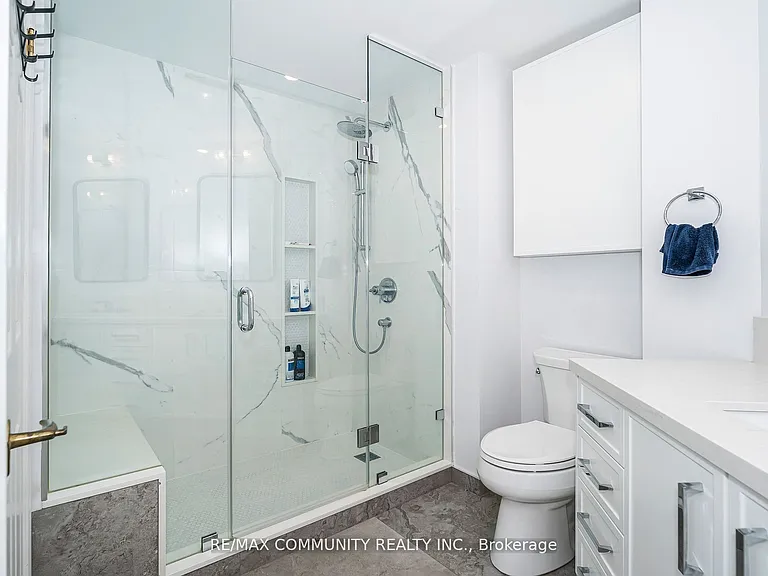 980 Yonge St #513 — Photo 27