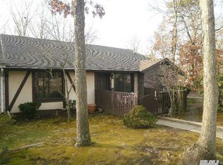 290 Sagamore Hills Dr, Port Jefferson Station, NY 11776