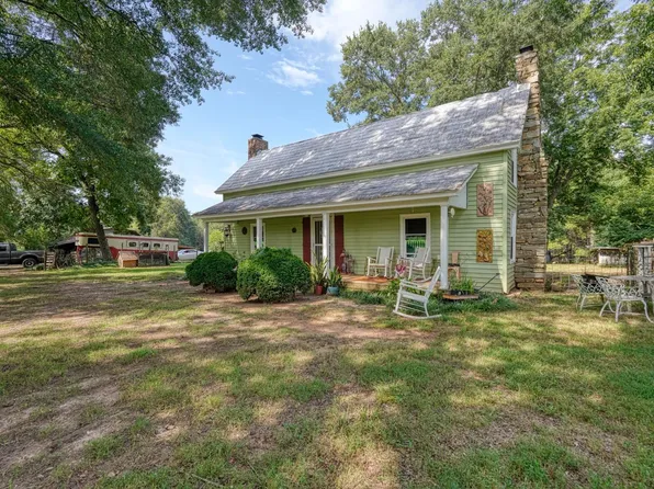 200 Lowe Ln, Inman, SC 29349