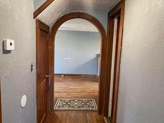 3rd image of 214 Simmons St