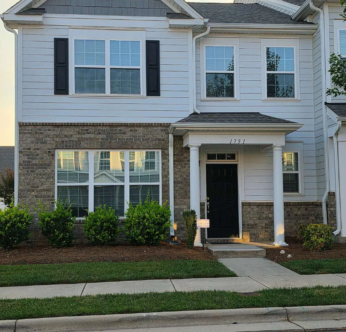 3 bed, 2.5 bath, 1890 sqft, $2,250 — Photo 1