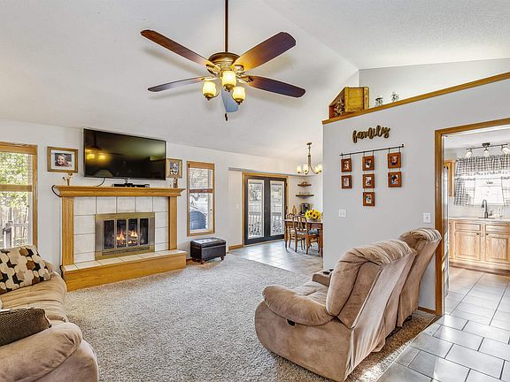 4th image of 808 Lakepoint Dr