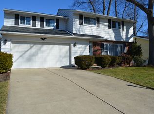 27100 Osborn Rd, Bay Village, OH 44140