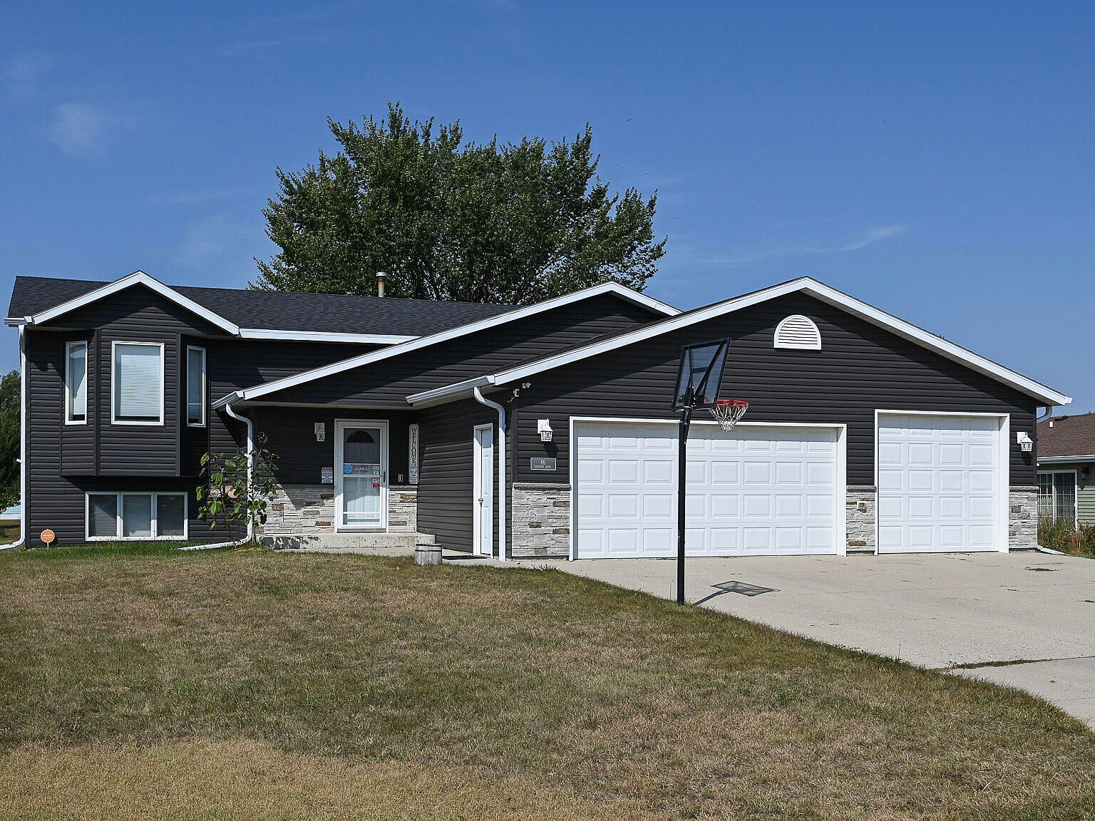 66 Haywood Dr, Bismarck, ND 58504 | Zillow