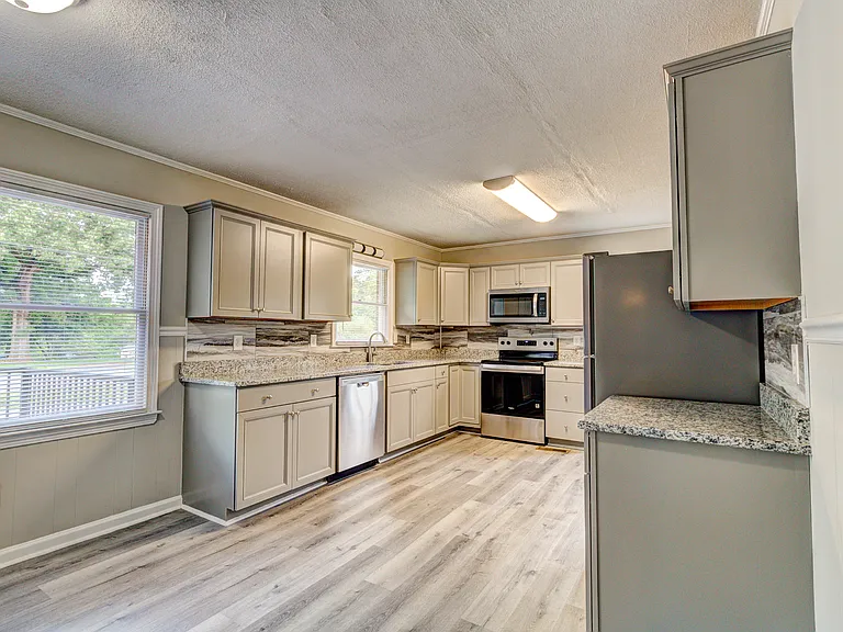 132 Eaker Dr — Photo 5
