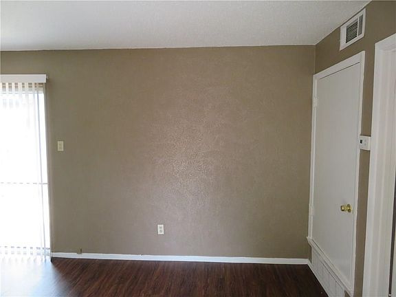 3rd image of 909 Redbird Dr