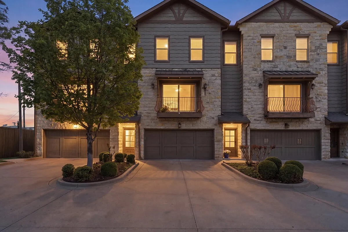 3 bed, 3.0 bath, 2630 sqft, $2,495 — Photo 1