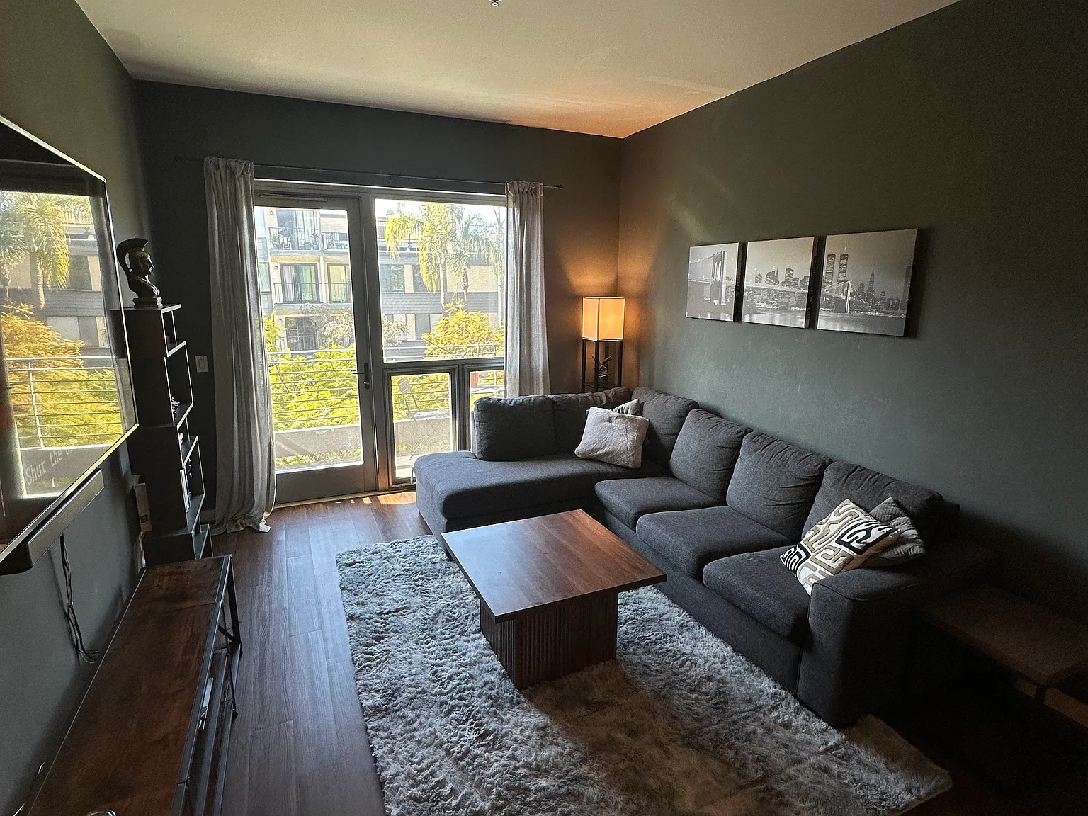 889 Date St — Photo 2