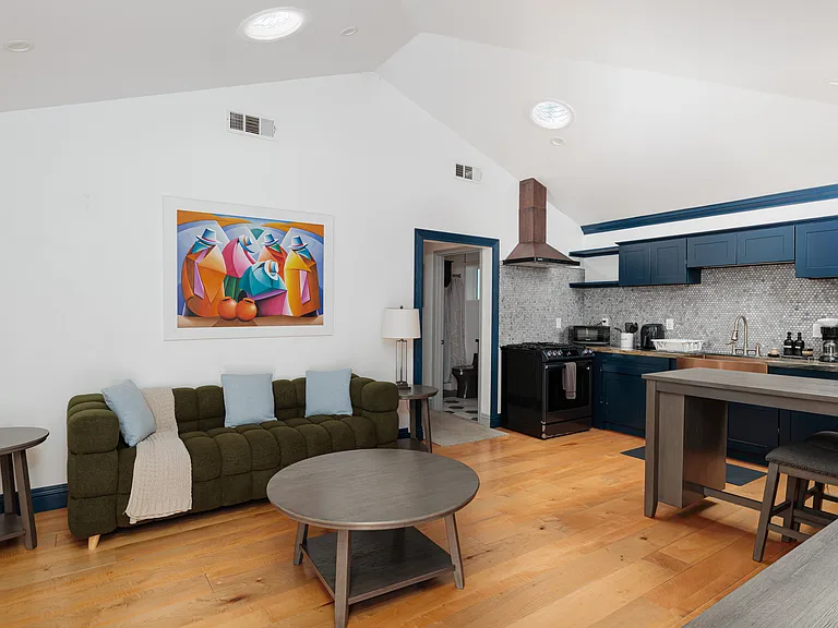 10208 S Hobart Blvd — Photo 8