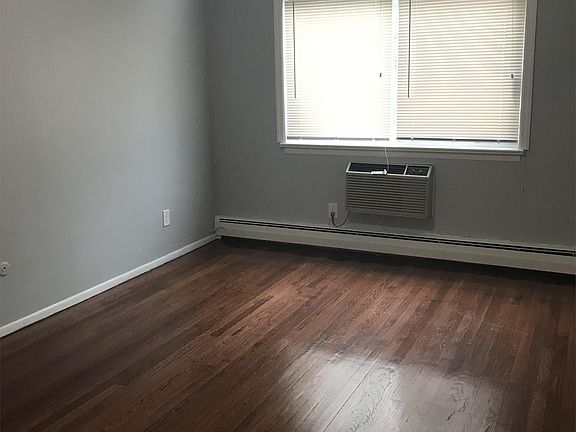 4th image of 370 S Harrison St APT 103