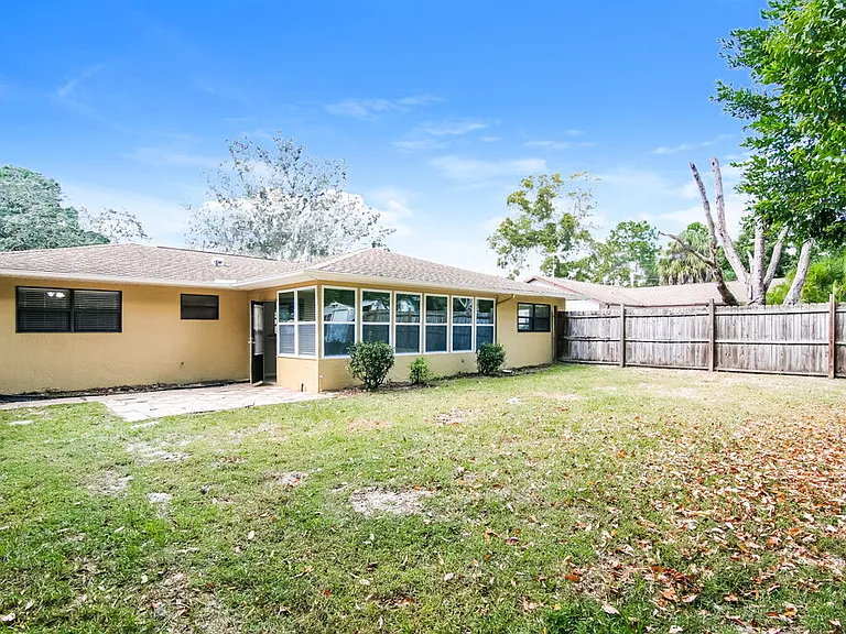 5286 Enfield Ave — Photo 16