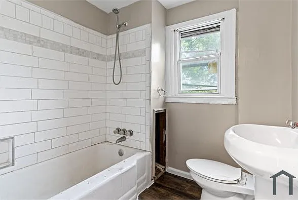 1114 Roslyn Ave — Photo 14