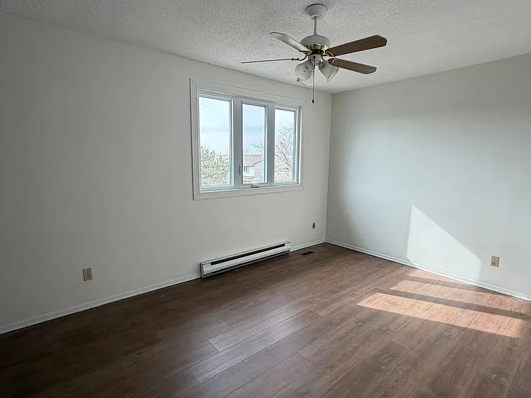 39 Coventry Cres — Photo 10