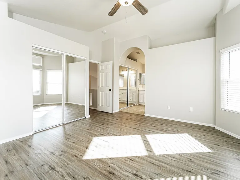 2151 E Briarwood Ter — Photo 14