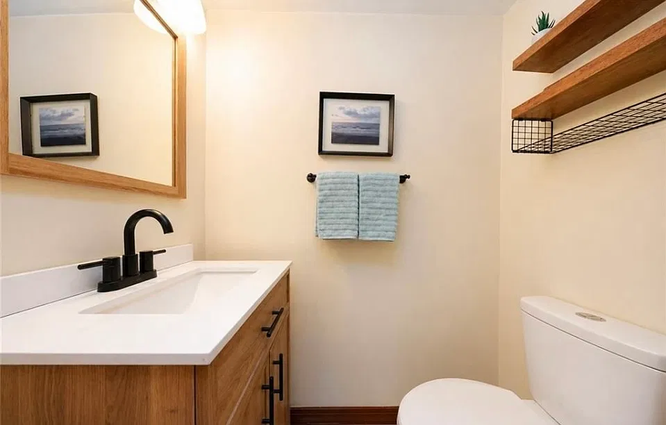 3 bed, 1.5 bath, 1344 sqft, $3,200 — Photo 3