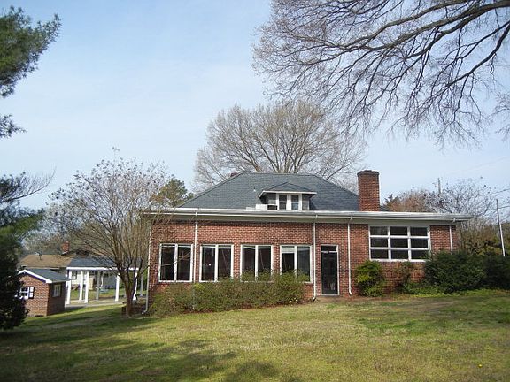 2nd image of 1617 Irish St