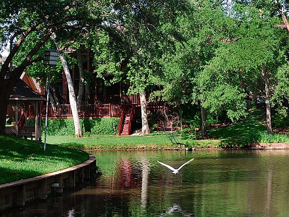 4th image of 4706 Lake Village Dr