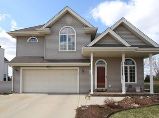 2541 Fox River Pkwy, Waukesha, WI 53189