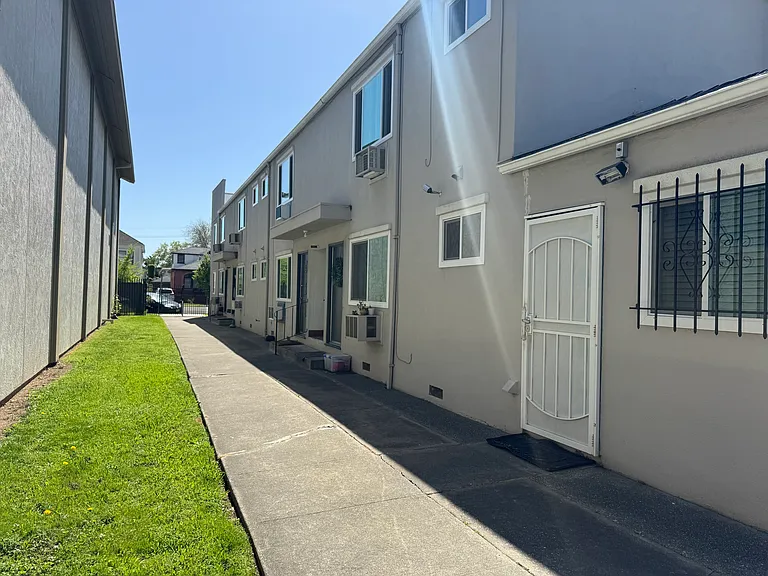 2715 S St #3 — Photo 3