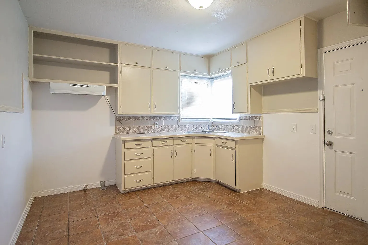 3 bed, 1053 sqft, $1,425 — Photo 4