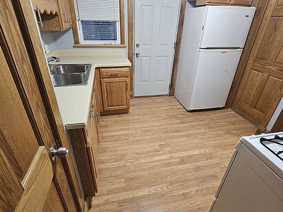 3rd image of 3654 W 47th St #1