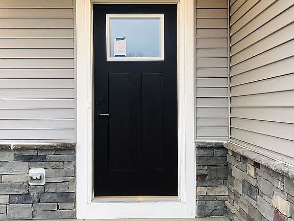 Front door with huge porch 