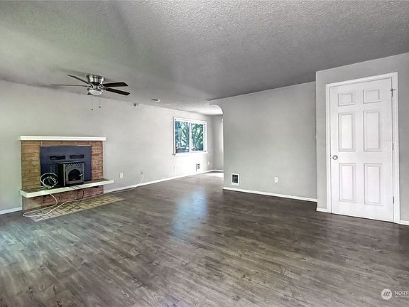 3rd image of 3826 122nd Street NE
